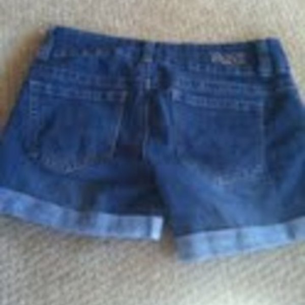 Bubblegum shorts is being swapped online for free