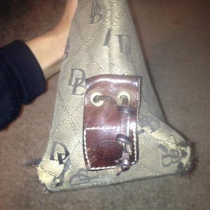 *AUTHENTIC* Dooney & Bourke is being swapped online for free