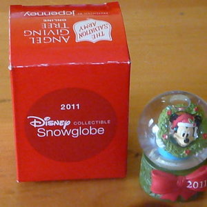 Christmas Items Lot B is being swapped online for free