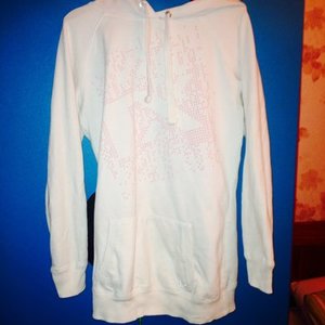 Hoody white pink 10/12 uk m is being swapped online for free