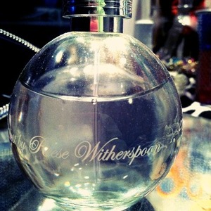 Reese Witherspoon perfume is being swapped online for free