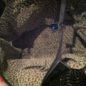 Guess bag is being swapped online for free