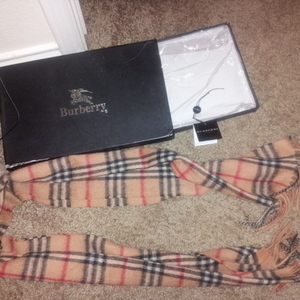 NEW Faux Burberry Classic Check Scarf is being swapped online for free