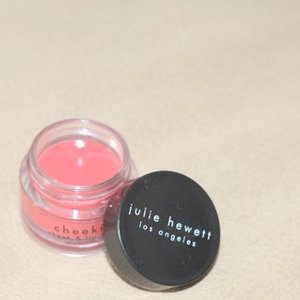 Julie Hewett Peachie Cheekie is being swapped online for free
