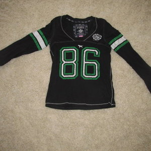 Victoria's Secret long sleeve top s is being swapped online for free