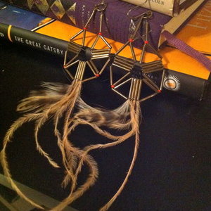 Urban Outfitters feather earrings is being swapped online for free