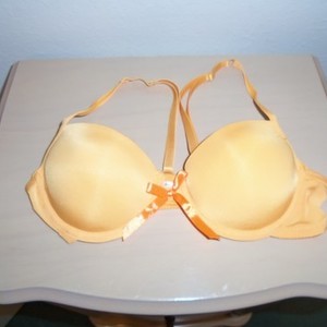 NWOT orange bra 32B is being swapped online for free
