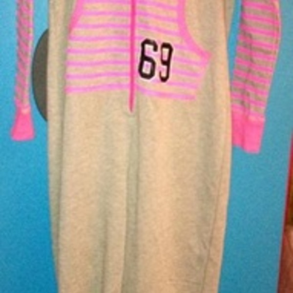 onesie pjs/tracksuit style 81/0 uk good cond neon is being swapped online for free