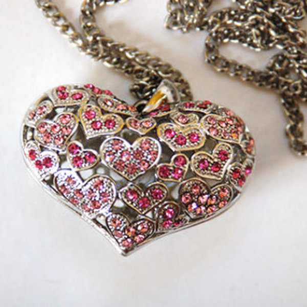 super cute heart pink rhinestone necklace is being swapped online for free