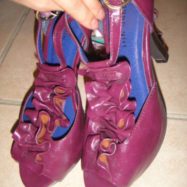 Madden Girl Purple Shoe 7 is being swapped online for free