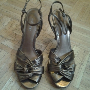 nine west Heels is being swapped online for free