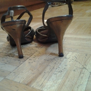 nine west Heels is being swapped online for free