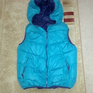 Cute reversible vest is being swapped online for free