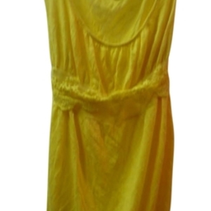 Yellow top M is being swapped online for free