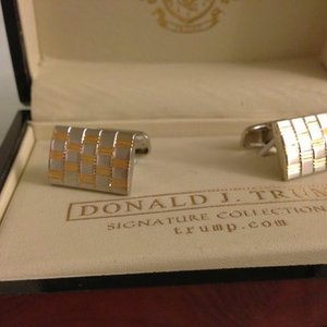 Donald j Trump Cufflinks is being swapped online for free