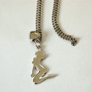 sexy necklace NEW is being swapped online for free