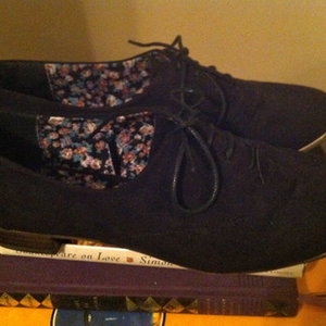 Forever 21 menswear look shoes, women's size 9 is being swapped online for free