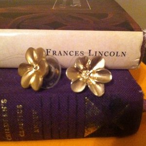 The Limited flower earrings  is being swapped online for free