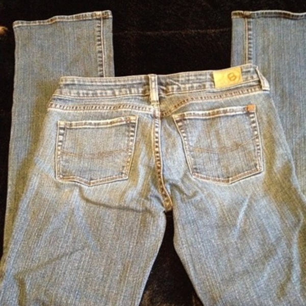 Bullhead jeans  is being swapped online for free