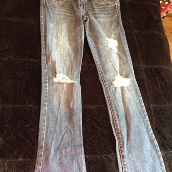 Abercrombie jeans is being swapped online for free