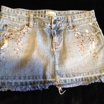 Abercrombie skirt is being swapped online for free