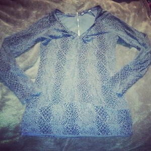 snake skin print grey l/S top xs  is being swapped online for free