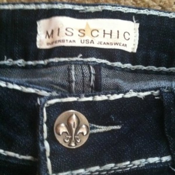 Miss Chic Jeans is being swapped online for free