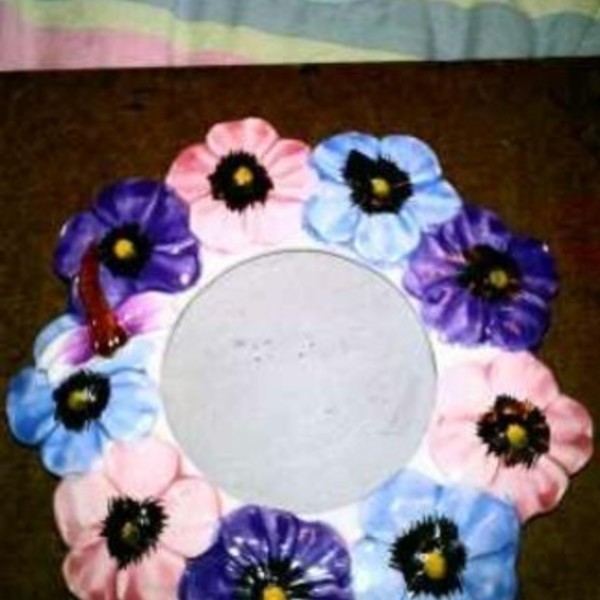 CUTE CERAMIC PAINTED FLOWERS PICTURE FRAME is being swapped online for free