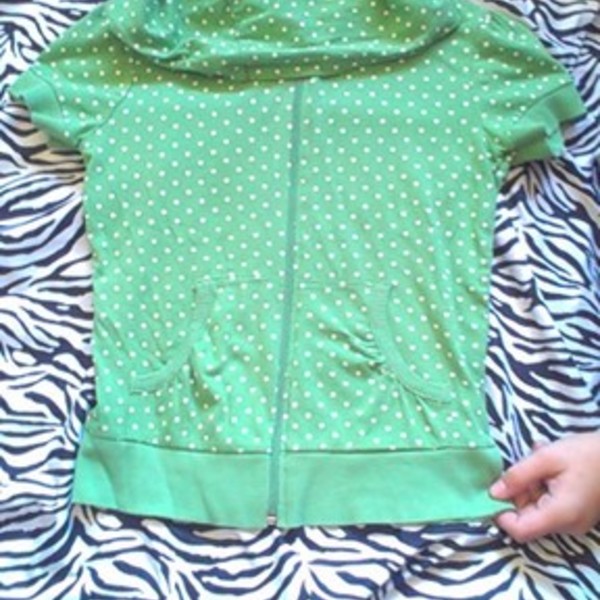 zip up T-shirt w/hoodie is being swapped online for free