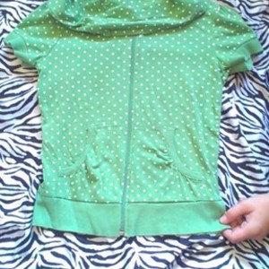 zip up T-shirt w/hoodie is being swapped online for free