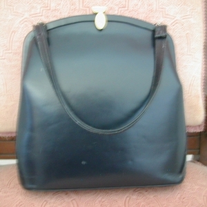 Vintage Leather Purse is being swapped online for free