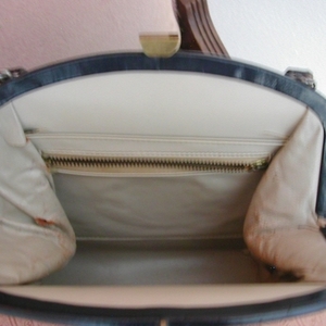 Vintage Leather Purse is being swapped online for free