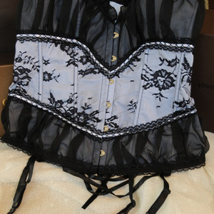 Black and White Lace Peasant Top Corset/Bustier is being swapped online for free