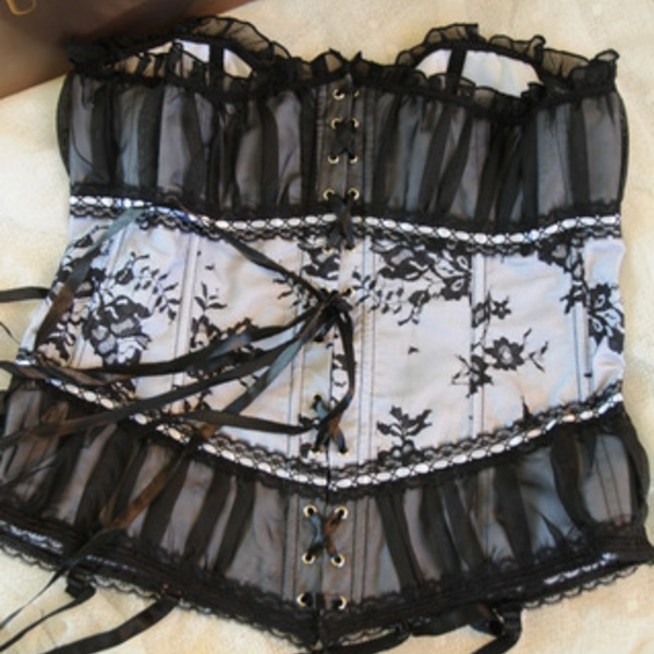 Black and White Lace Peasant Top Corset/Bustier is being swapped online for free