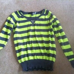 Fox Sweater sz M is being swapped online for free