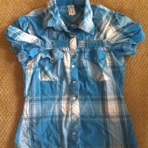 Full tilt button up short sleeves sz M is being swapped online for free