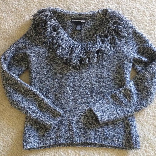 B/W Norton McNaughton Petites Sweater is being swapped online for free