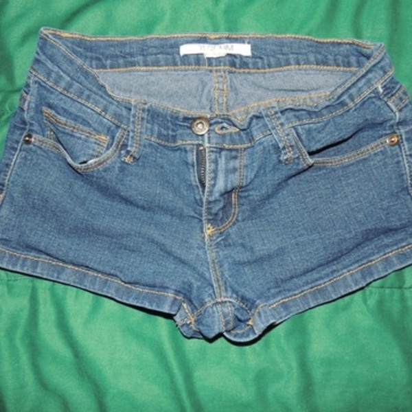 Forever 21 shorts 24/0 is being swapped online for free