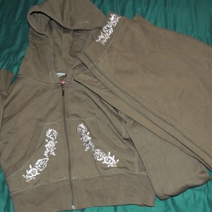 Large Sweatsuit  is being swapped online for free