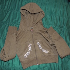 Large Sweatsuit  is being swapped online for free