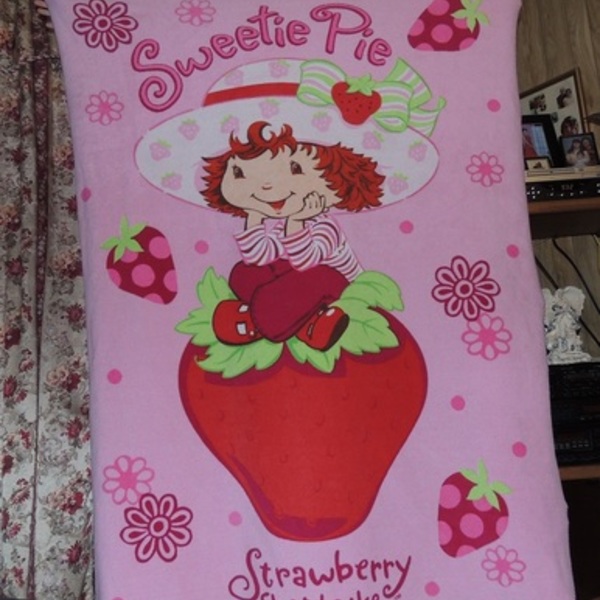 Strawberry Shortcake Blanket is being swapped online for free