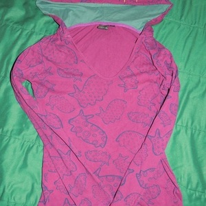 Hurley hooded shirt is being swapped online for free