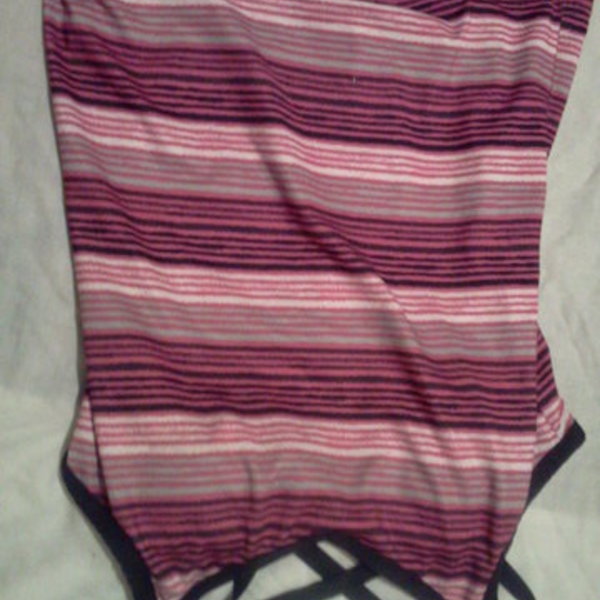 Stretchy athletic top is being swapped online for free