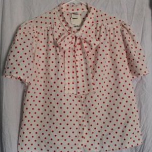 Secretary Blouse (M) is being swapped online for free