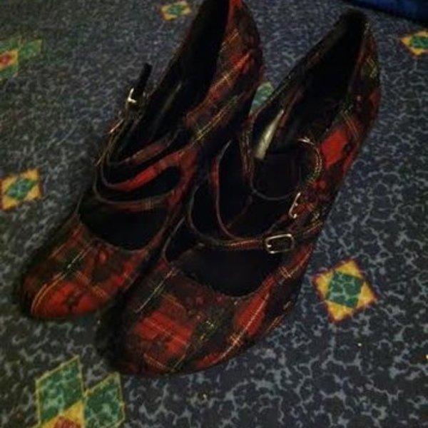 Plaid and Lace sz 10 heels is being swapped online for free