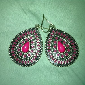 NEW TEARDROP RED STONE EARRINGS is being swapped online for free