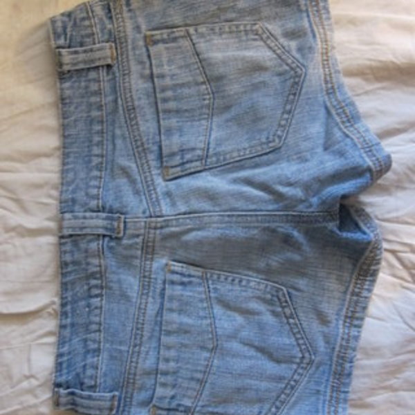 Arizona jean shorts 1 is being swapped online for free