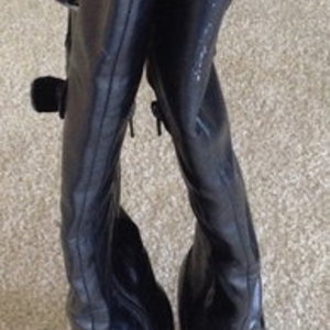 Anna Michelle Boots, 6.5M is being swapped online for free