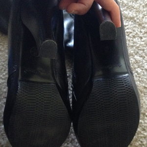 Anna Michelle Boots, 6.5M is being swapped online for free