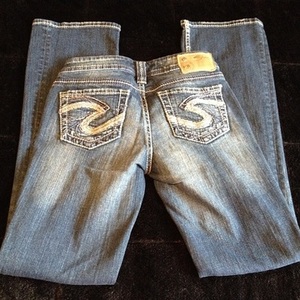 Silver jeans is being swapped online for free